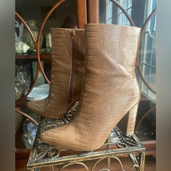 SnakeSkin Pointed Toe Tan Booties - Picture 1 of 5